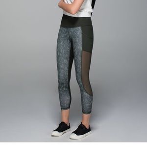 Lululemon Jazzy White Gator Green Leggings size 12